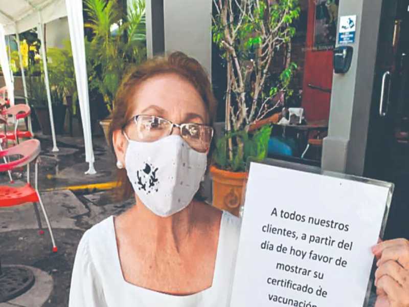 Mazatlán ya pide certificado de vacunación en comercios