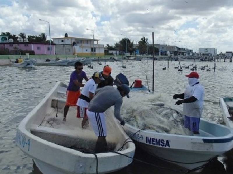 Las autoridades no hacen nada a los lancheros foráneos