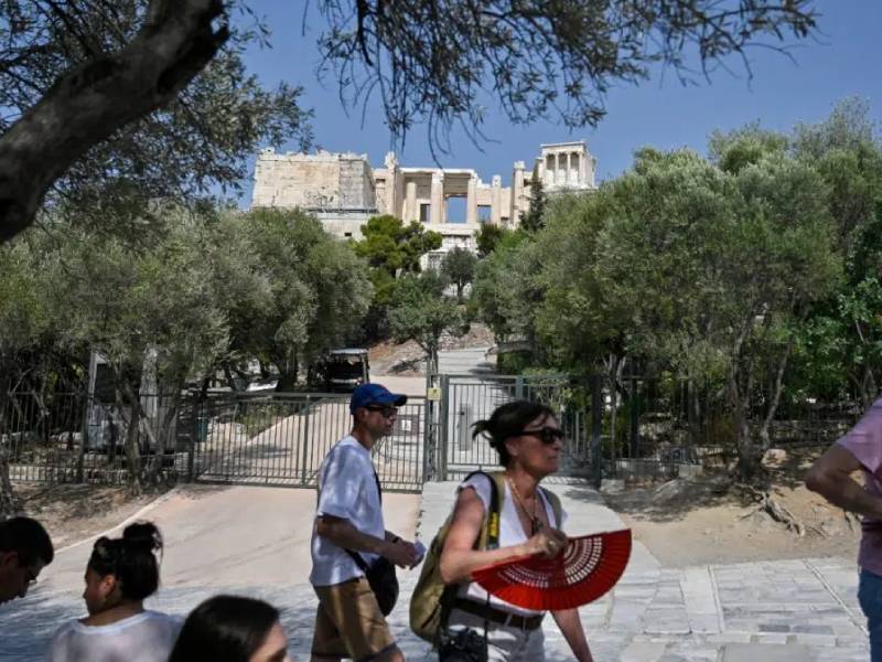 Ola de calor obliga a cerrar sitios históricos en Grecia