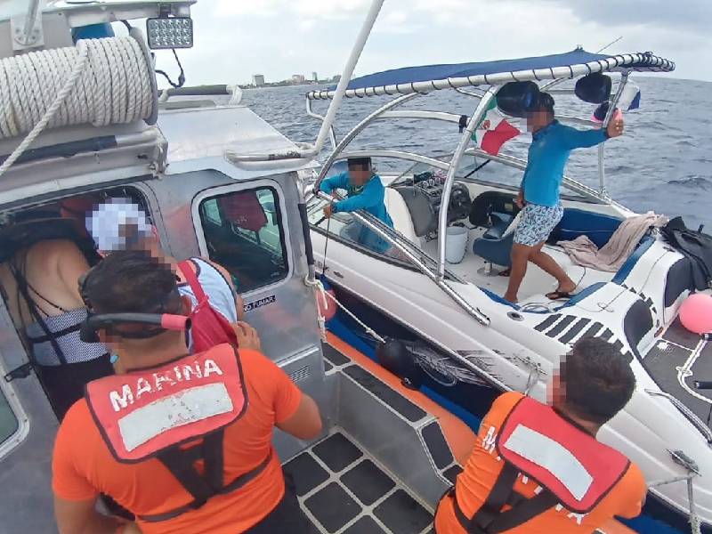Rescatan en aguas de Cozumel a seis náufragos, cinco eran estadounidenses