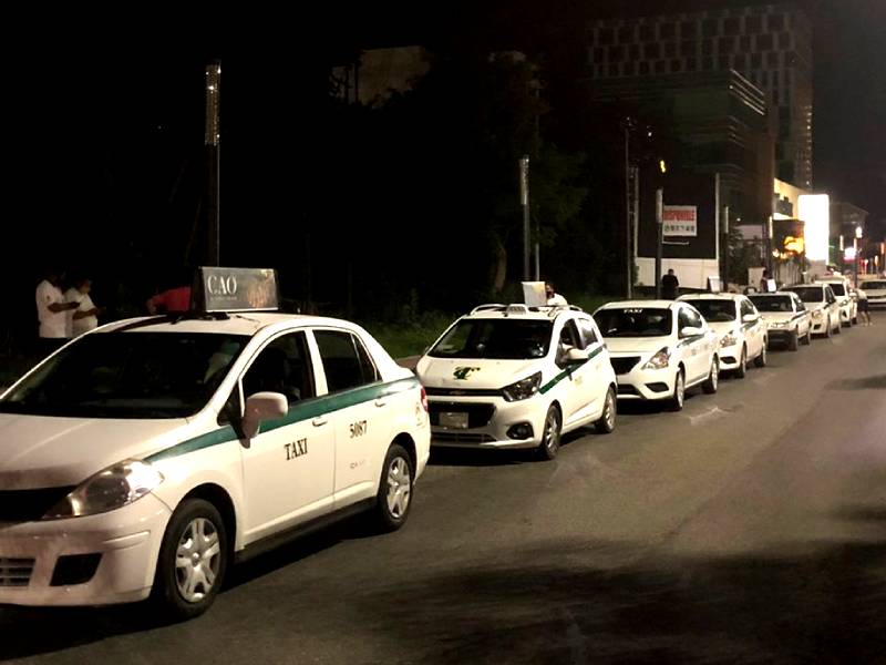 Taxistas toman las calles de cancun