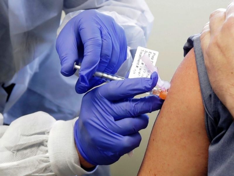 Hombre en Brasil burla a la autoridad y se vacuna cinco veces contra Covid-19