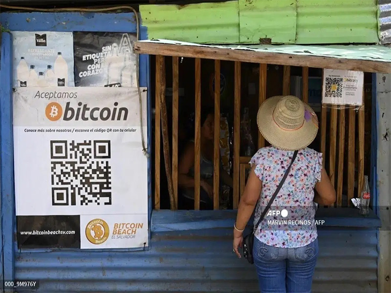 Salvadoreños comparten ÔÇÿbeneficiosÔÇÖ de Bitcoin