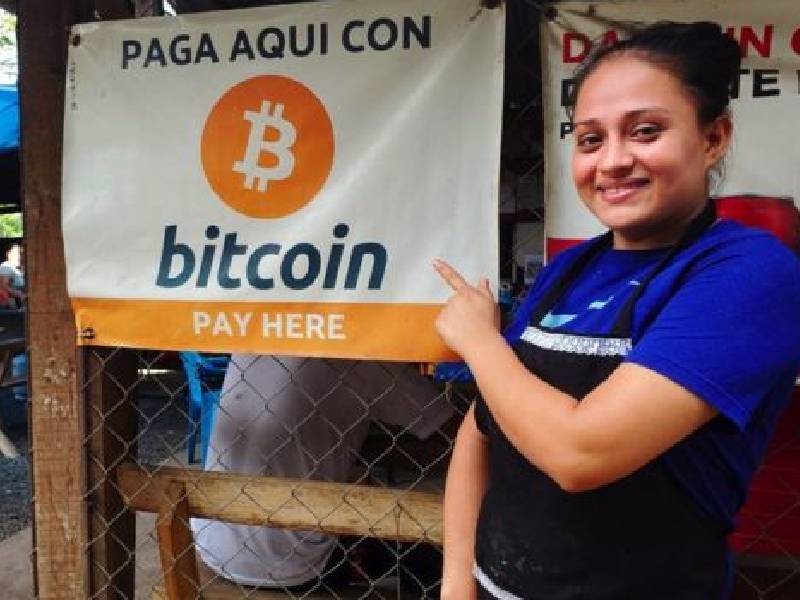 El Salvador entra en la "era bitcoin"; lo reconoce como una moneda legal