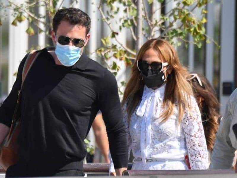 Ben Affleck y Jennifer Lopez se roban el show en festival de Venecia
