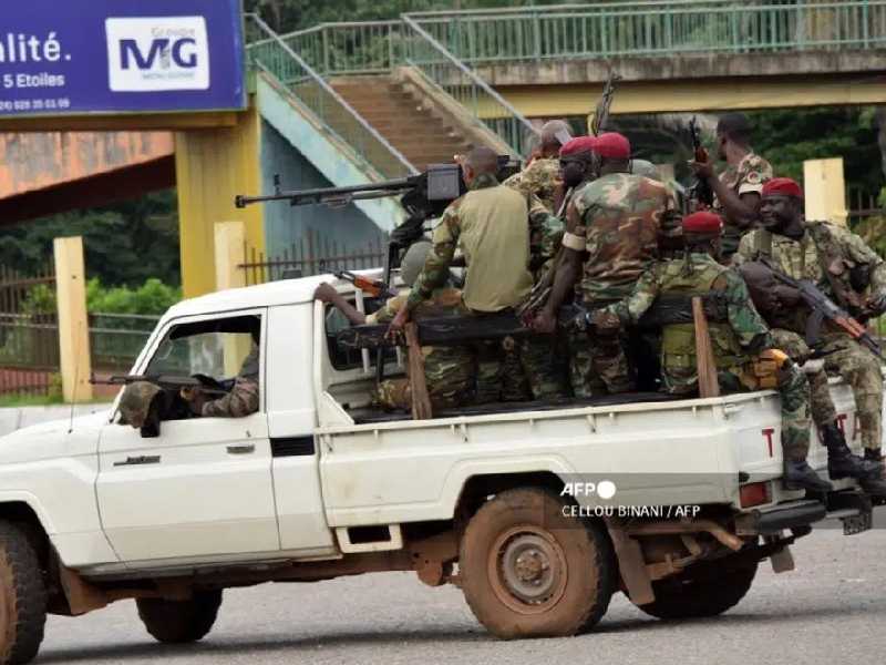 VIDEO: Golpistas de Guinea aseguran haber "capturado" al presidente