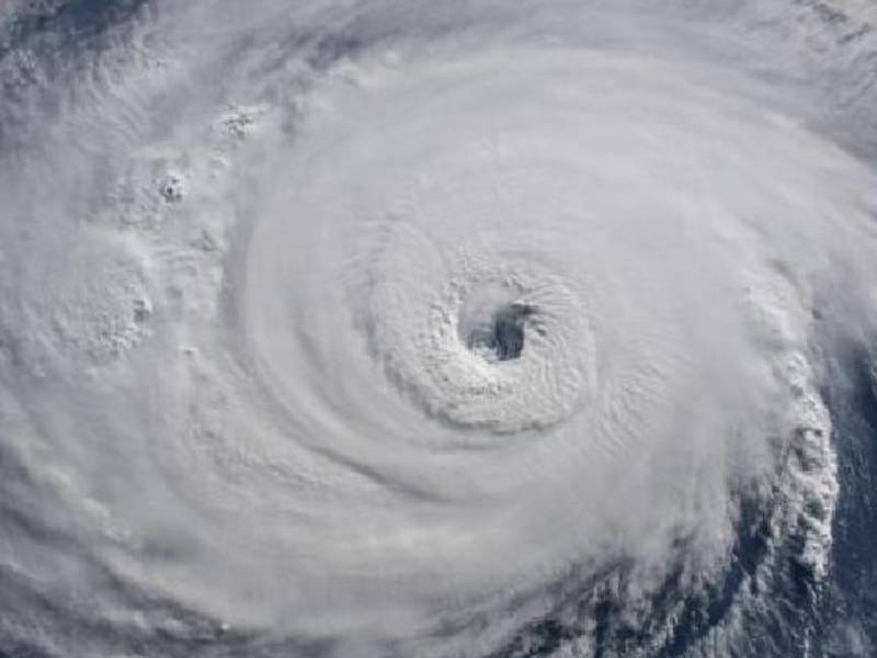 Tormenta "Larry" podría convertirse en un súper huracán