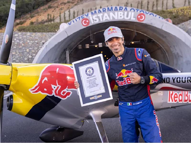 Darío Costa, el primer piloto en volar por túneles turcos