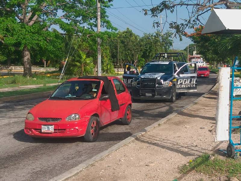 Mujer fallece dentro de su carro, mientras esperaba cambio de semáforo