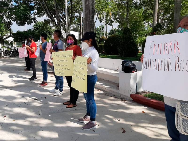 Estudiantes piden aplicación de vacuna