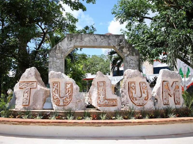 Develan nuevas letras de Tulum por aniversario como Pueblo Mágico