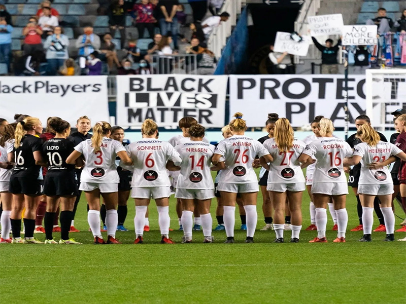 Jugadoras detienen juego para protestar por abuso sexual