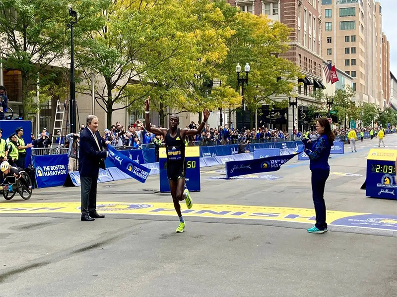 El keniano Benson Kipruto se lleva el Maratón de Boston