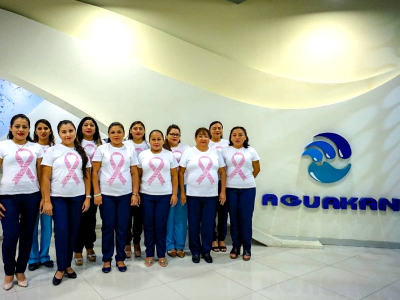 Impulsa Aguakan lucha contra cáncer de mama