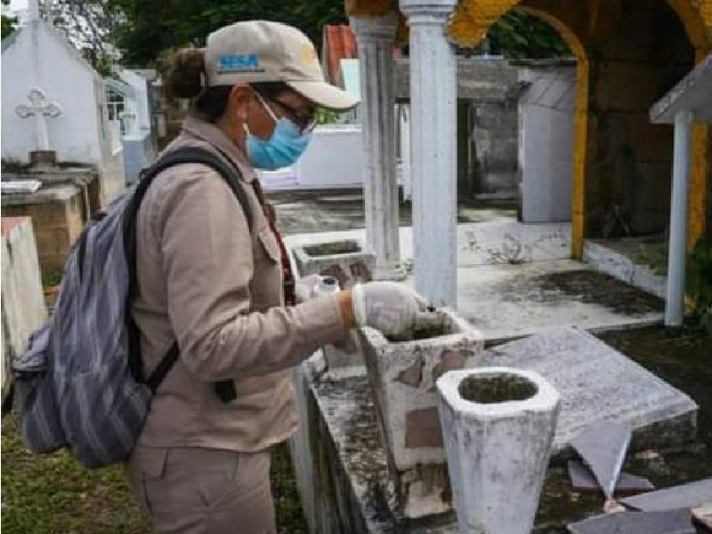 Intensifican prevención del dengue, zika y chikungunya en panteones y centros religiosos