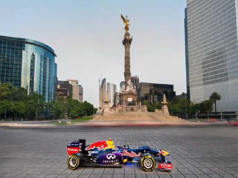 Checo Pérez listo para la exhibición de Red Bull Racing en la CDMX
