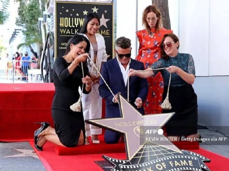 Alejandro Sanz presume su estrella en el Paseo de la Fama de Hollywood