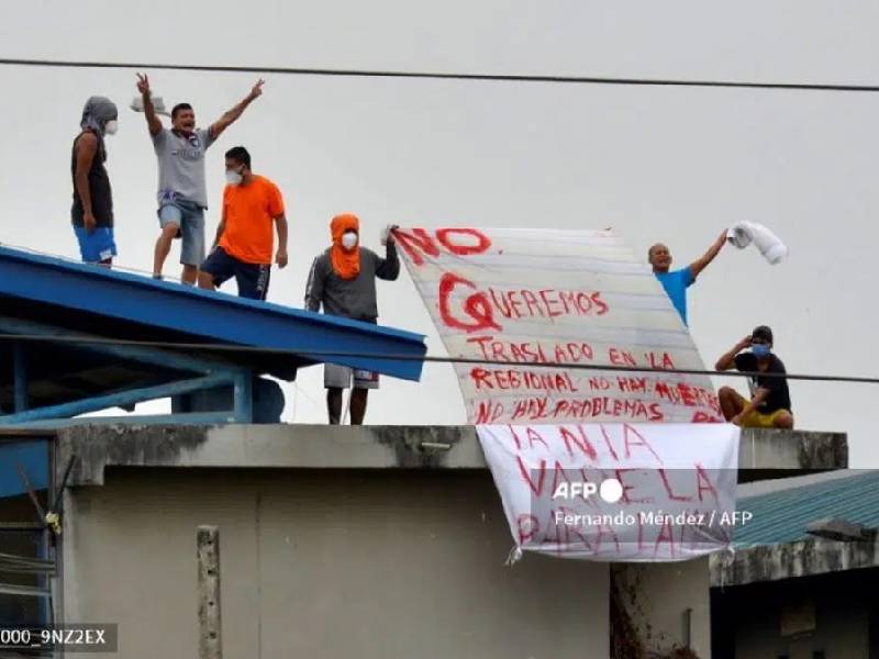 Motín en la cárcel de Ecuador deja 118 muertos, lo policías fueron atacados