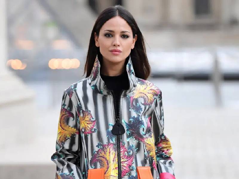 Espectacular lució Eiza González en la Semana de la moda en París
