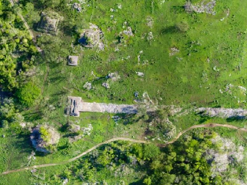 En Yucatán descubren carretera de hace mil años construida por los mayas