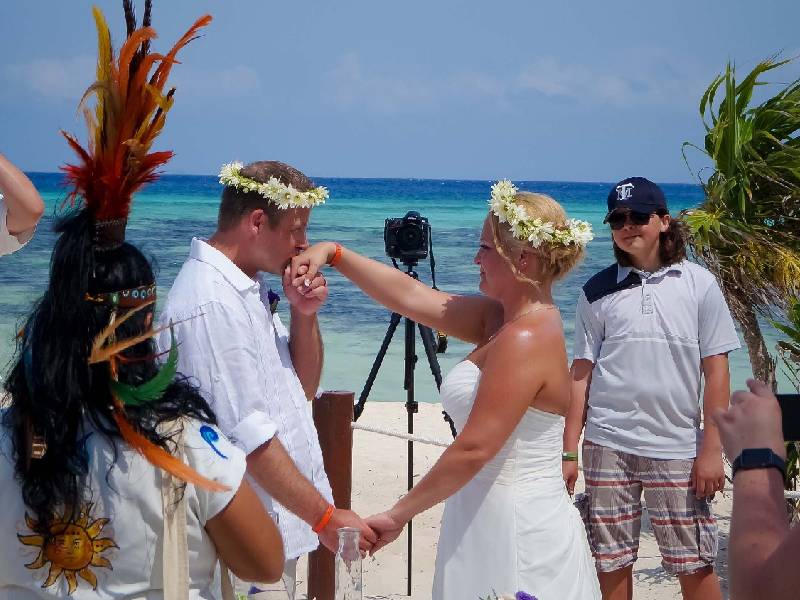 El turismo de bodas, reactivado en un 80 por ciento en el Caribe Mexicano