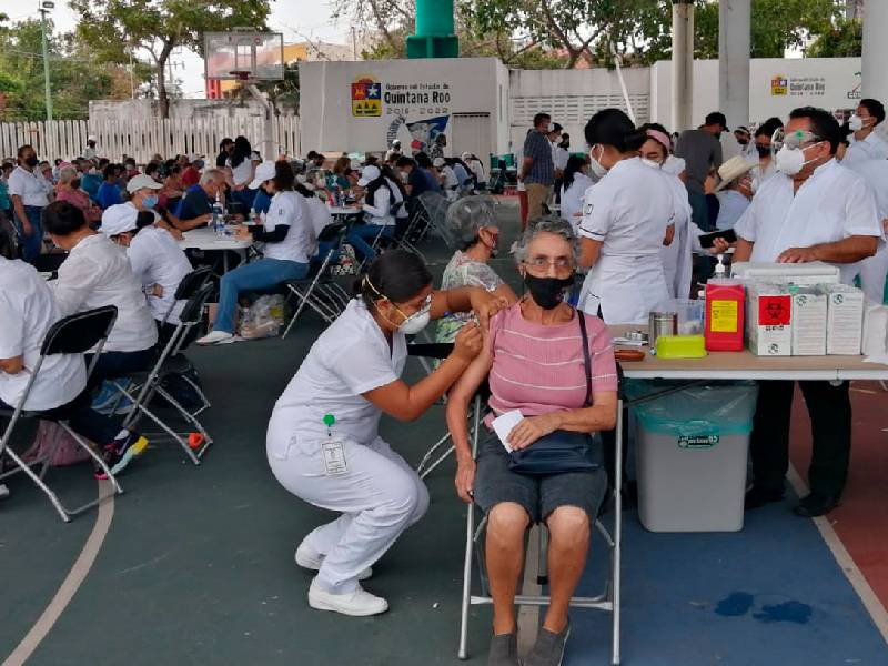 Amplían jornada de vacunación en Cancún