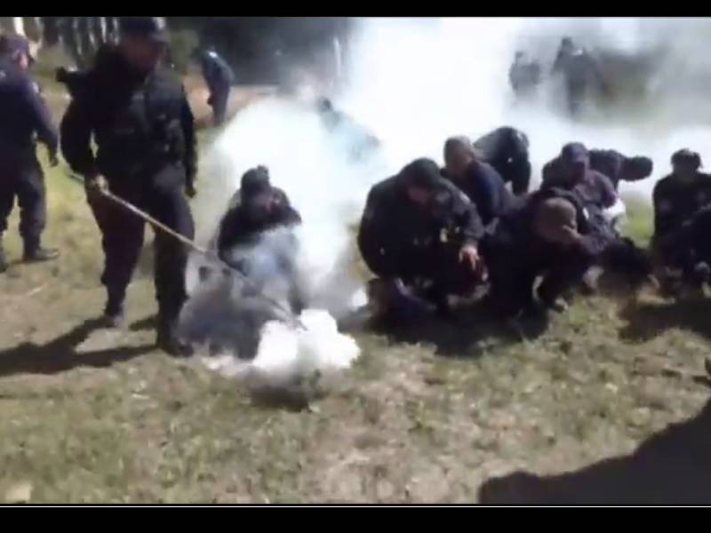 Video. ¡Aguanten! ¡Aguanten! policías son capacitados con gas lacrimógeno