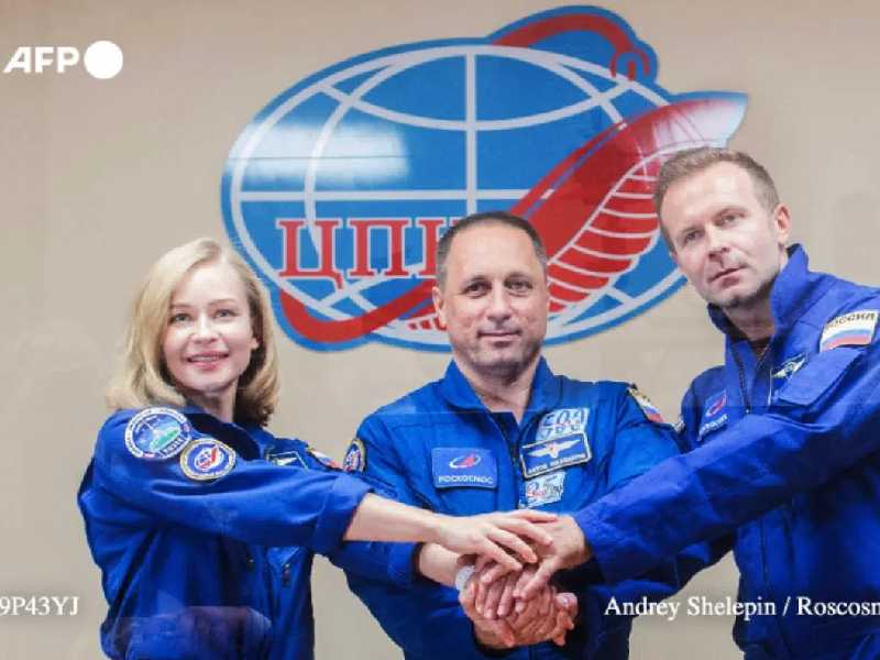 Rusia lanza astronautas que filmarán la primera película en el espacio
