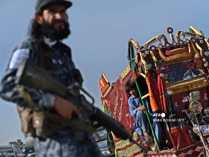 Régimen talibán: viajes síÔÇª música no