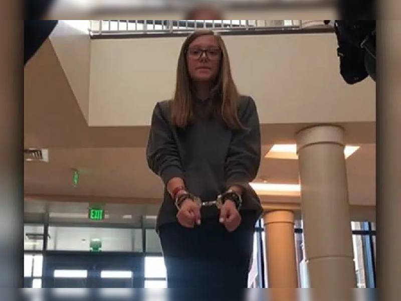Video: Estudiante de 16 años es esposada por no usar cubrebocas