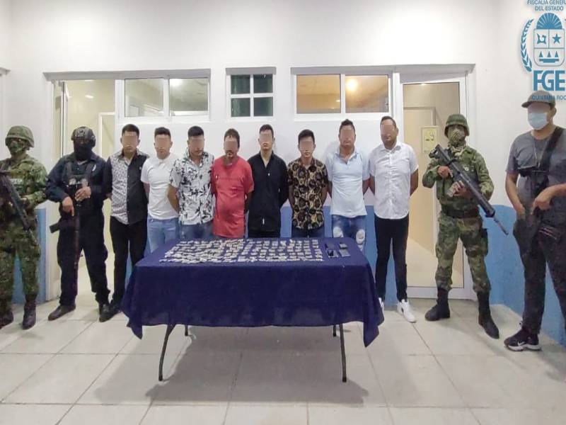 Catean tres inmuebles en Tulum, aseguran drogas, armas y detienen a 15 personas