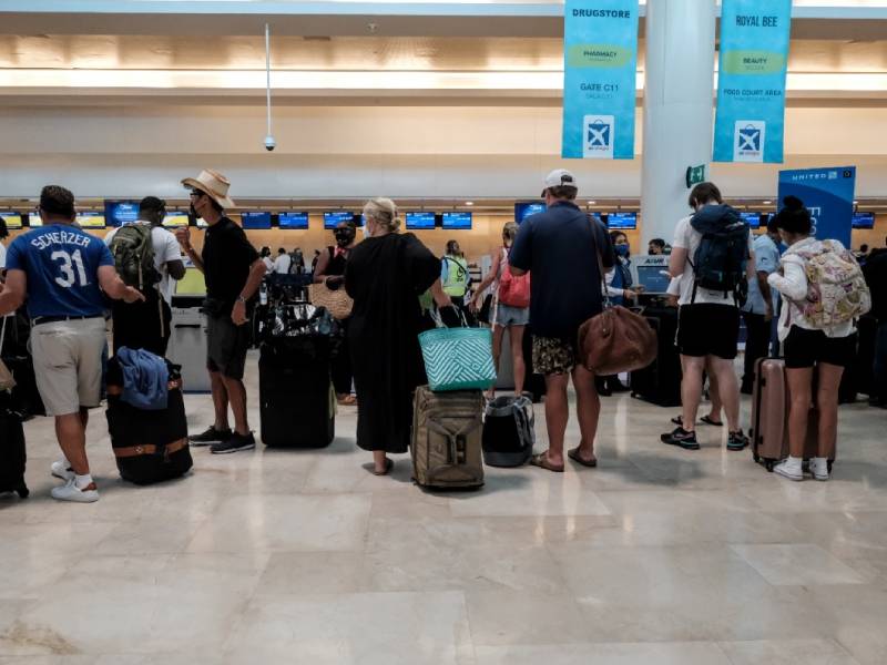 Aeropuerto Internacional de Cancún mantiene cifra de vuelos por encima de 400, pese a no ser fin de semana