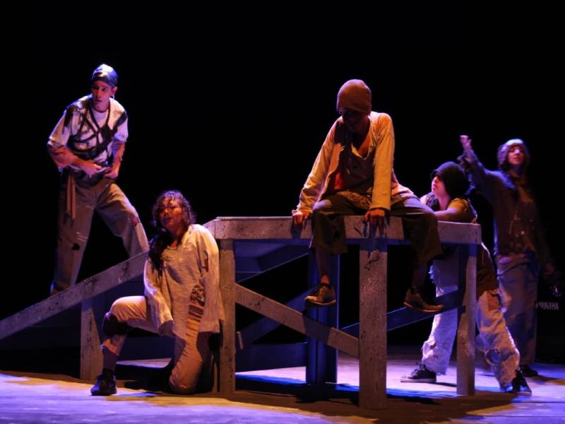 Presentaron ayer y presentan hoy en Chetumal las obras de teatro ÔÇ£SieteÔÇØ y ÔÇ£La mirada de los invisiblesÔÇØ