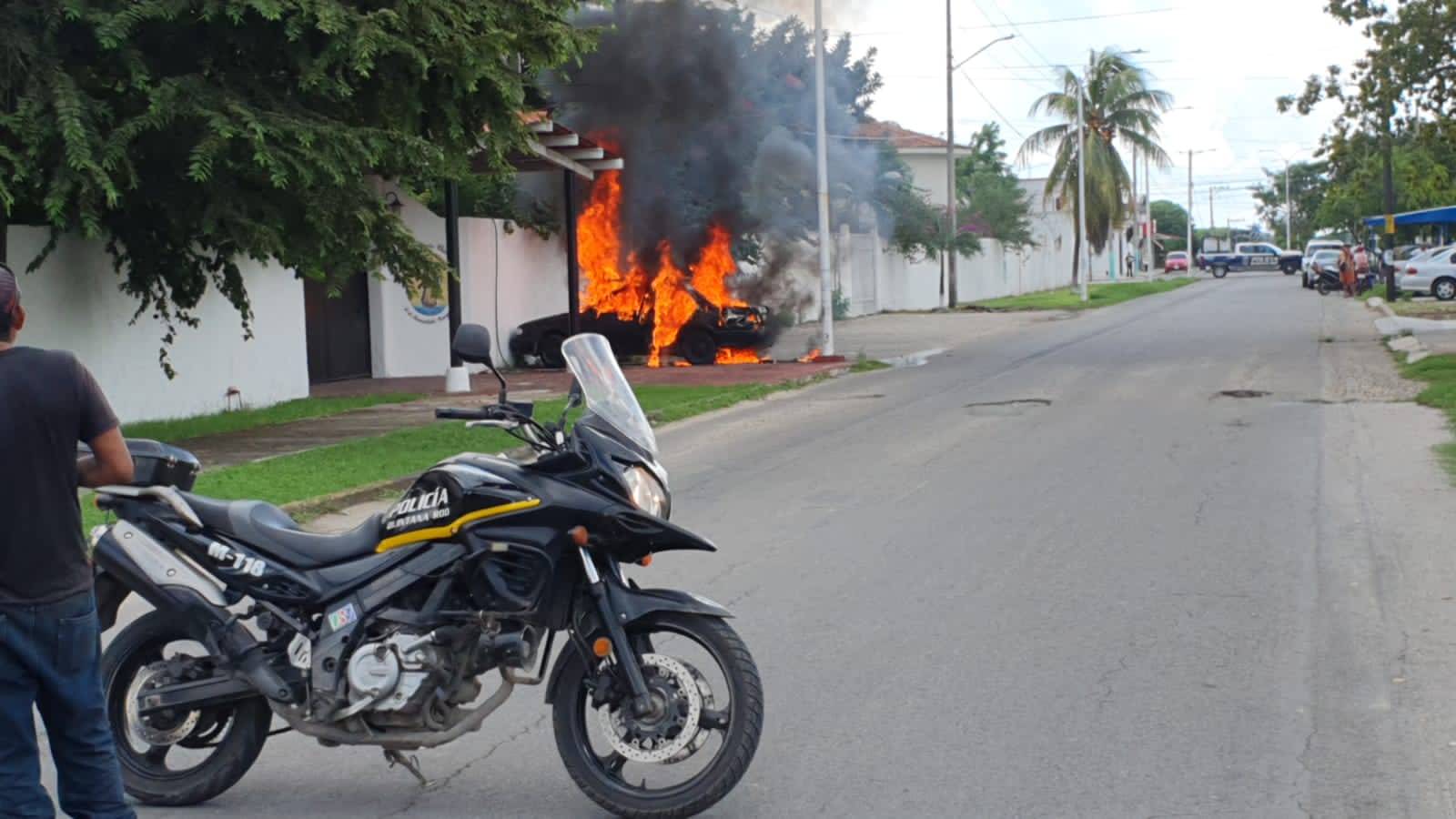 Se incendia auto frente al seminario
