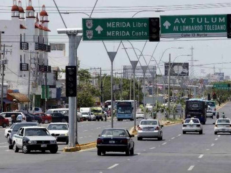 A revisión 100 semáforos en Cancún