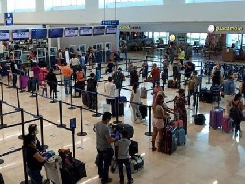 Aeropuerto de Cancún, con casi 500 vuelos a mitad de semana