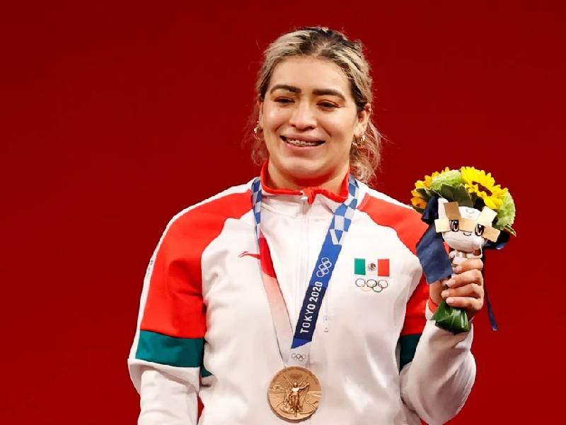 Aremi Fuentes, medallista en Tokio, marca la historia de México en halterofilia