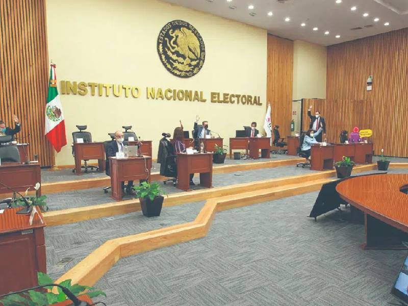 Cuesta 435 mdp mantener las oficinas de consejeros del INE