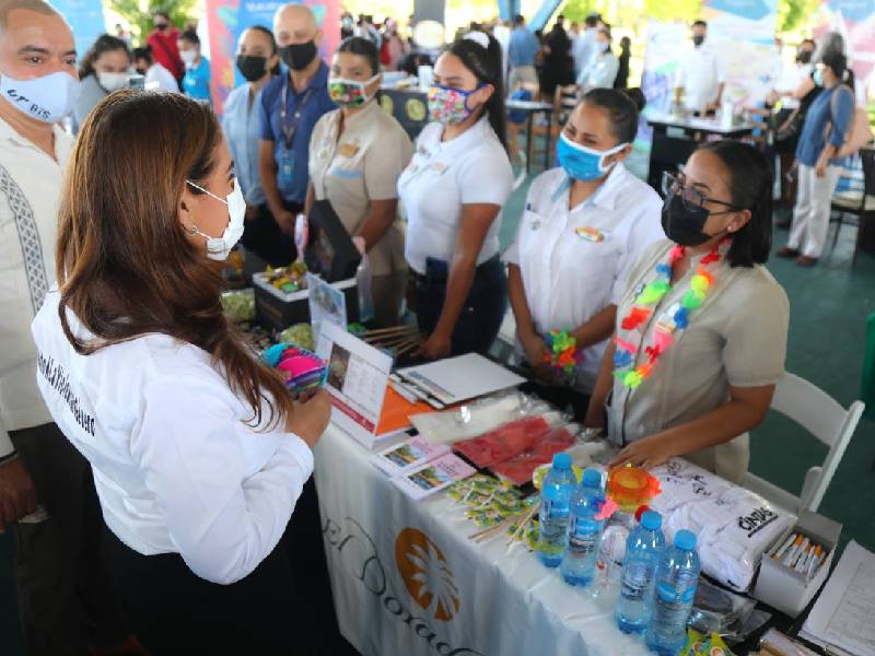 Inaugura Mara Lezama la Feria de Empleo UT Cancún 2021
