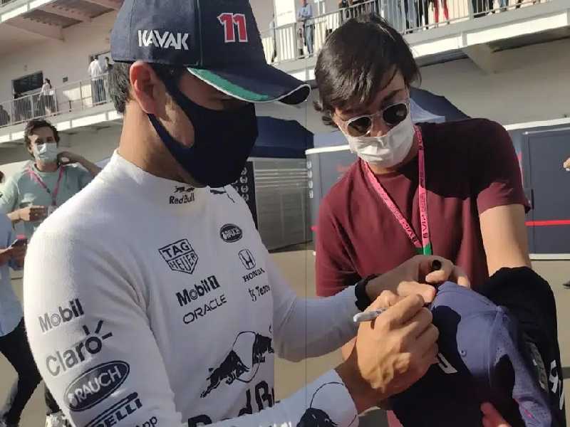 Apoyo incondicional para ÔÇÿChecoÔÇÖ Pérez en segundo día del GP de México