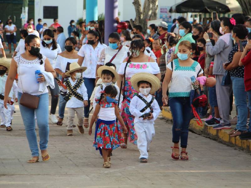 desfile en José María Morelos