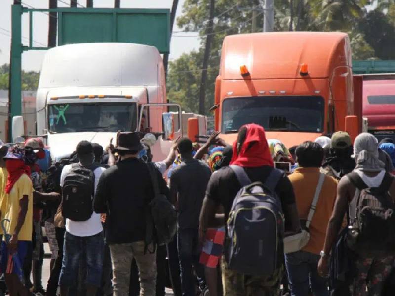 Suspende INM traslado de migrantes a otros estados; haitianos protestan