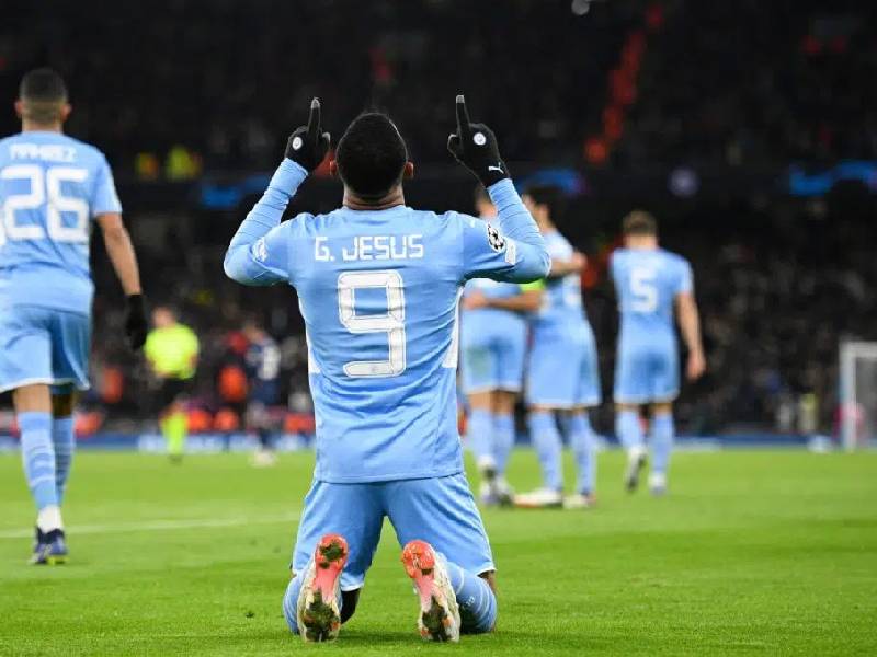 Con goles de Sterling y Gabriel Jesus, Manchester City se impone 2-1 ante el PSG