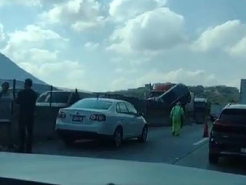 VIDEO. Se registra fuerte accidente en la autopista México-Querétaro