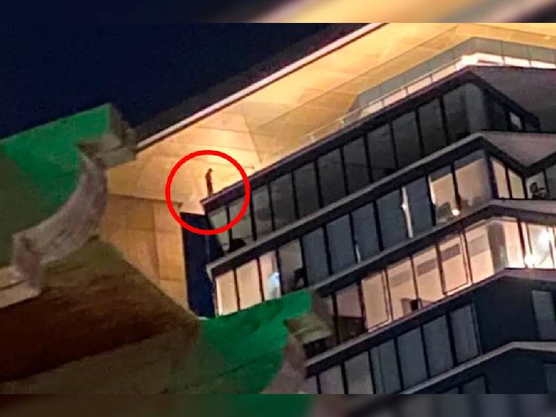 Imágenes fuertes. Hombre se lanza desde último piso de un edificio