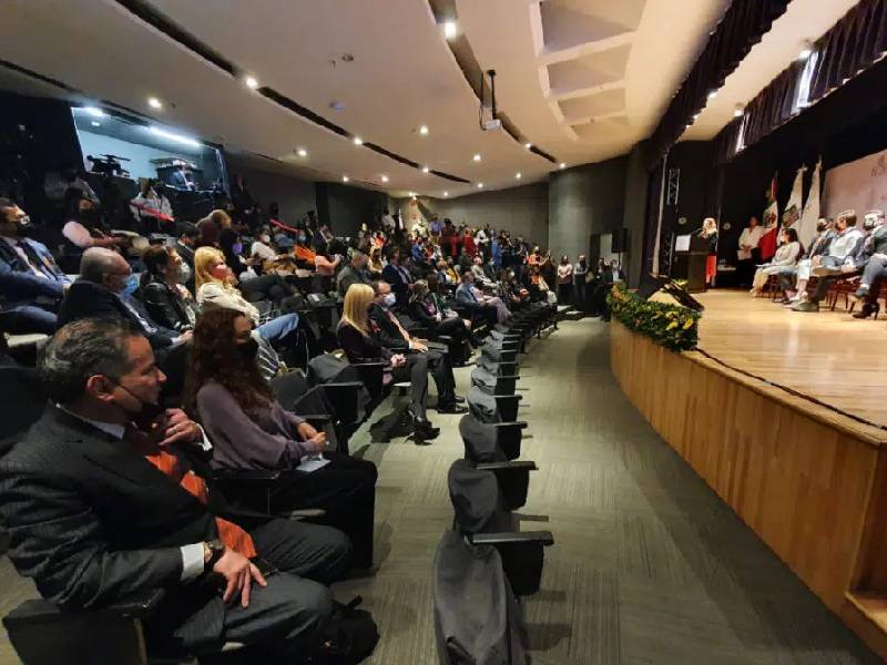 Reaparece Santiago Nieto en un evento de Samuel García