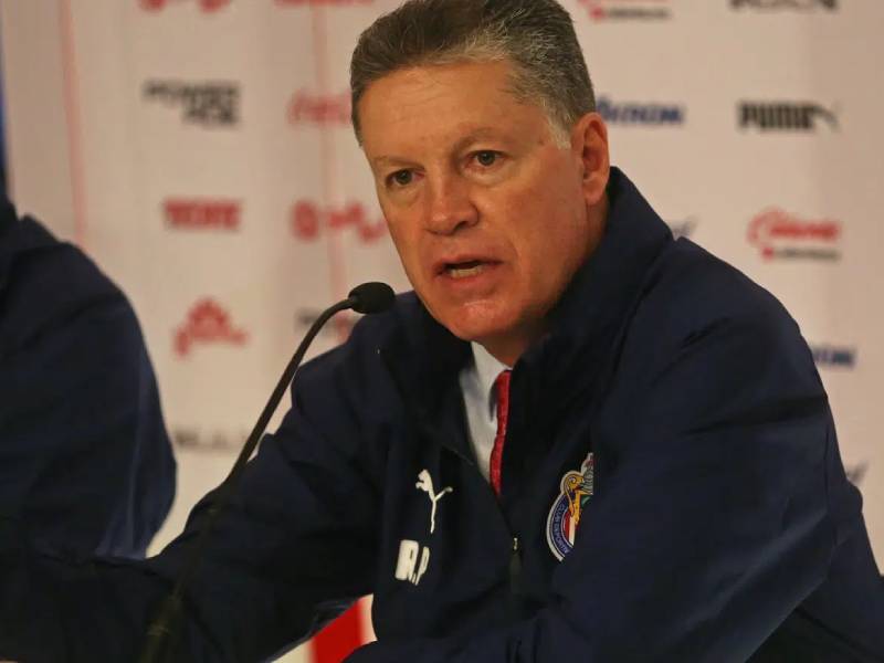 Ricardo Peláez continúa como director deportivo de Chivas