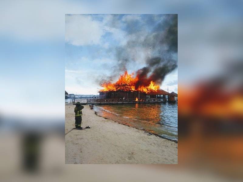 Video: Se incendia restaurante en Zona Hotelera de Cancún