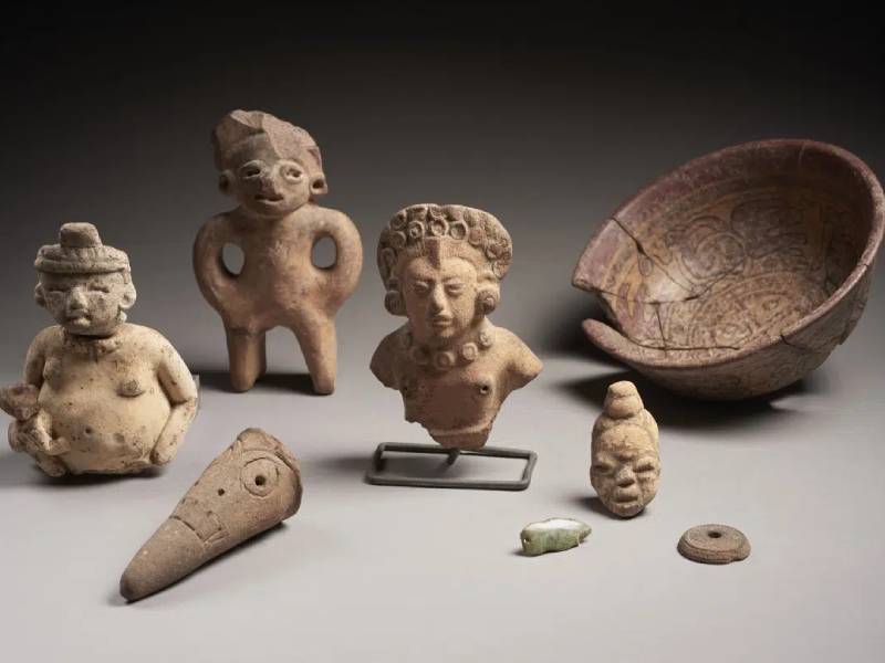 Pese a protestas de México subastan en Francia objetos de arte prehispánico