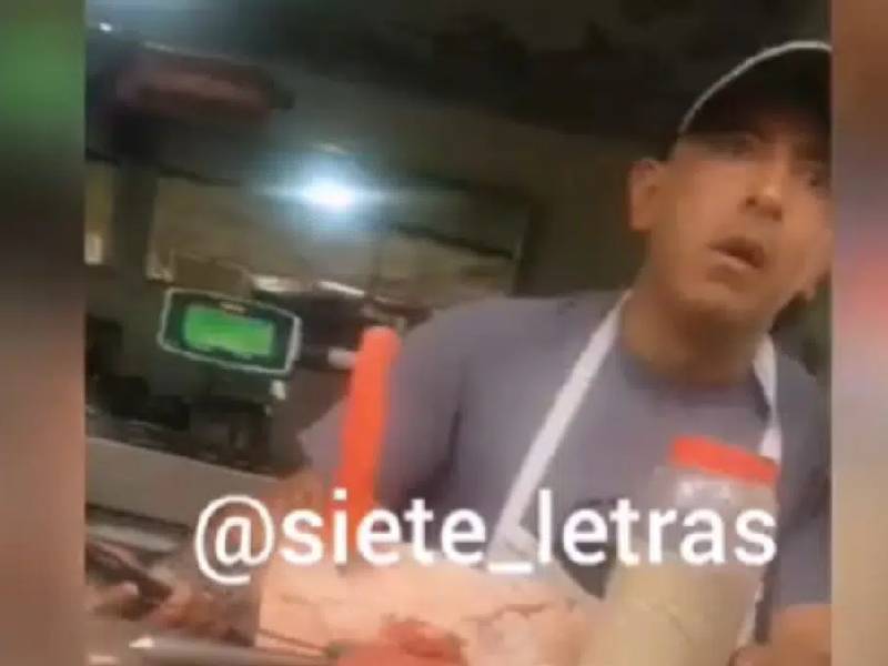 VIDEO: Graban cómo extorsionador amedrenta a carnicero en Iztapalapa